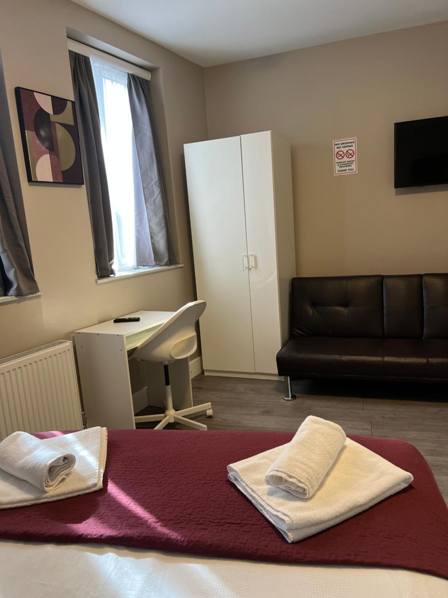 Paragraph Palmers Green Buitenkant foto